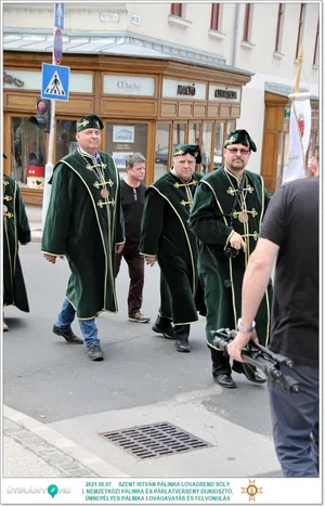 Díjkiosztó, szentelés, avatás, felvonulás