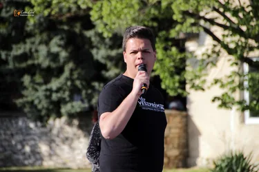 "Maradj otthon" a Petőfi Színház jön el! Online is!